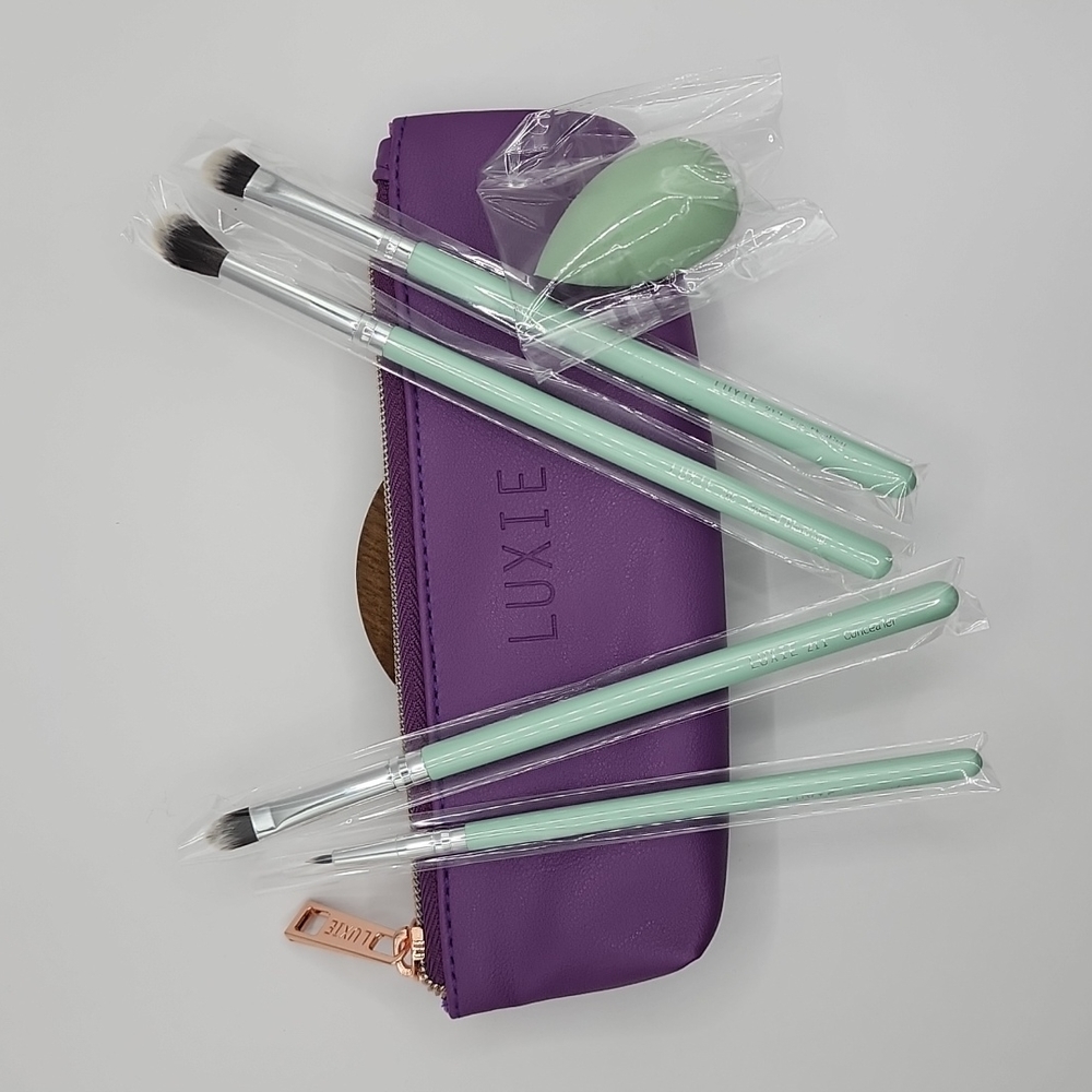 LUXIE FLORALS BRUSH SET - 5 Piece Set